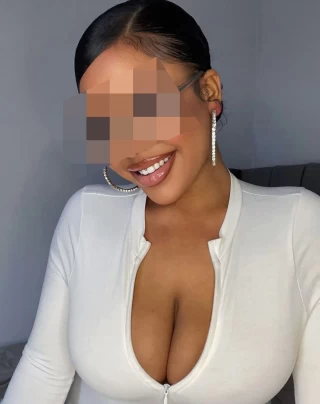 Belle femme noire sexy offre ses services de massage sensuel à Villejuif