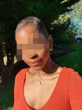 Jolie femme noie timide de Talence cherche un sexfriend sensuel